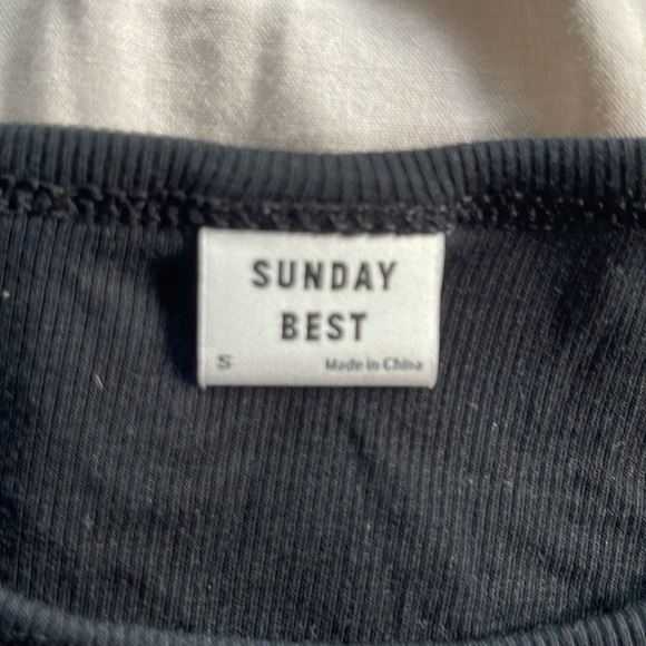 Aritzia. Sunday Best. Scoop neck croptop. Light ribbing - Picture 2 of 4